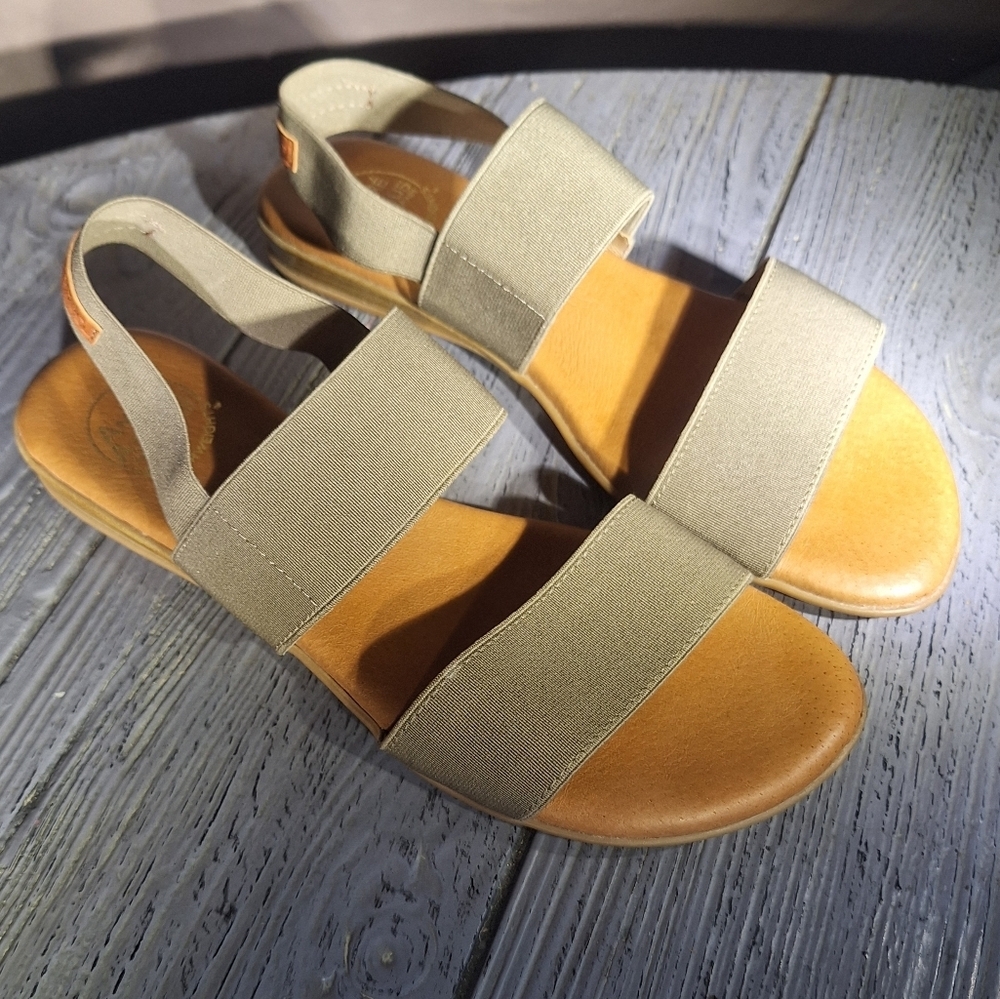Andre Assous Made In Spain Featherweight Women's Tan Sandals Sz9 - Picture 6 of 10